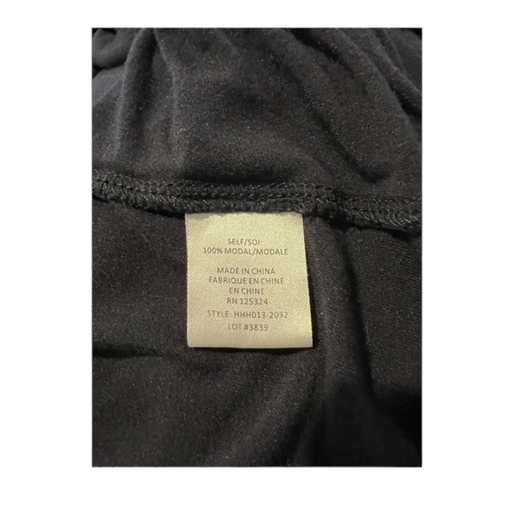 🌺HAUTE HIPPIE Long Sleeve V - Neck Modal Tee in Classic Navy Size Small🌺 - Picture 5 of 5